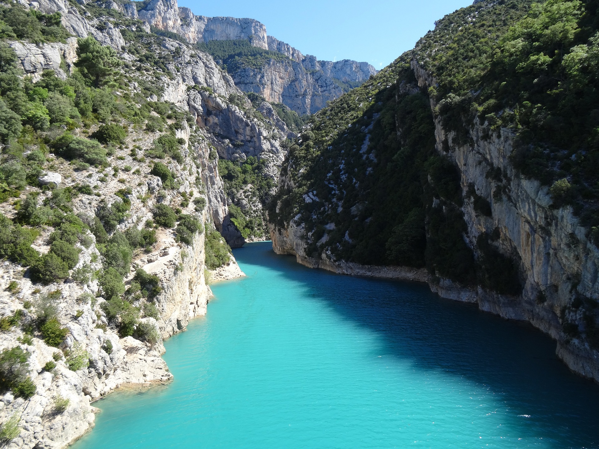 Envie d’un camping en bord de lac à Esparron-de-Verdon ?