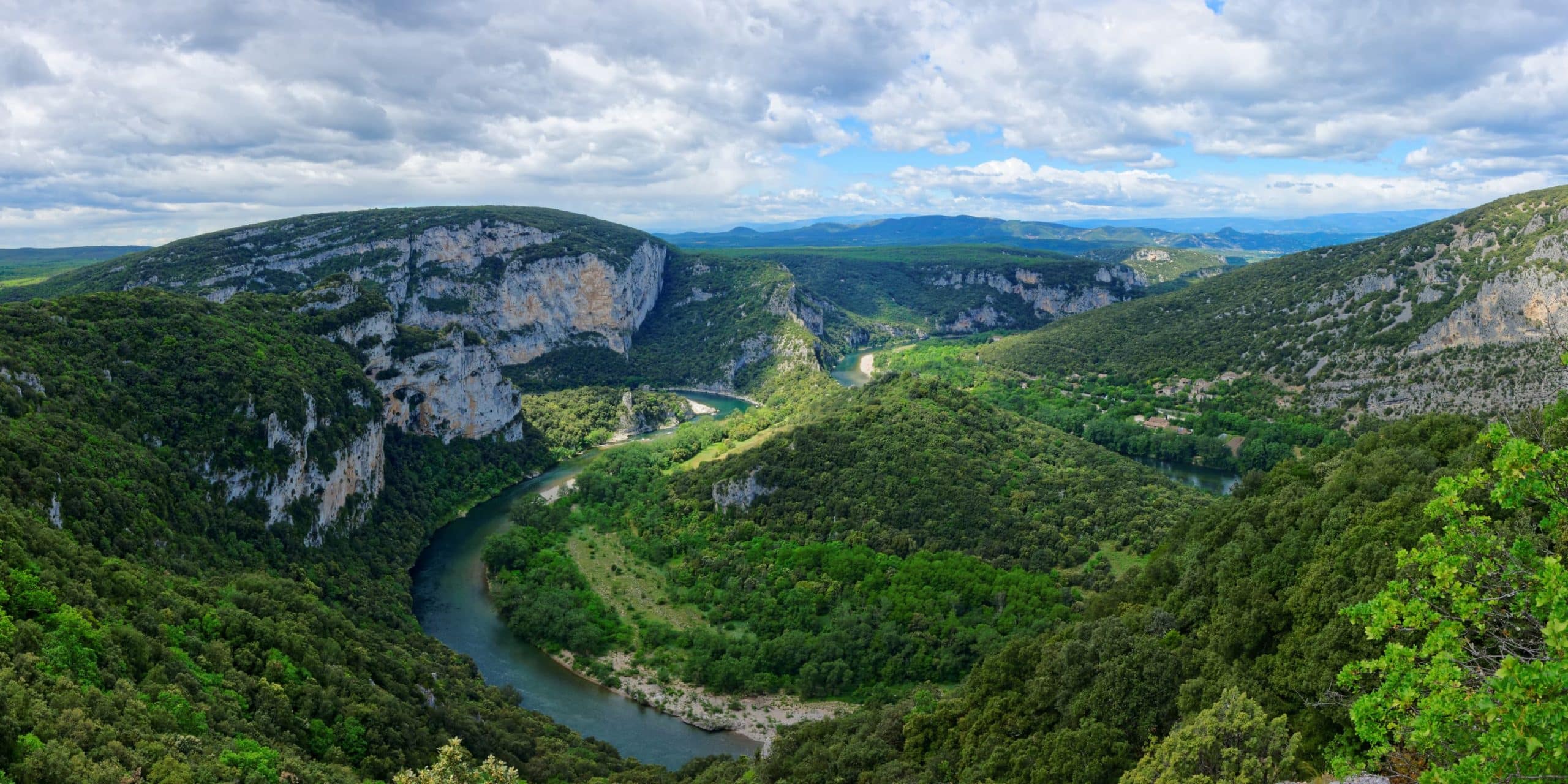 Auvergne-Rhônes-Alpes en camping au bord de l’eau