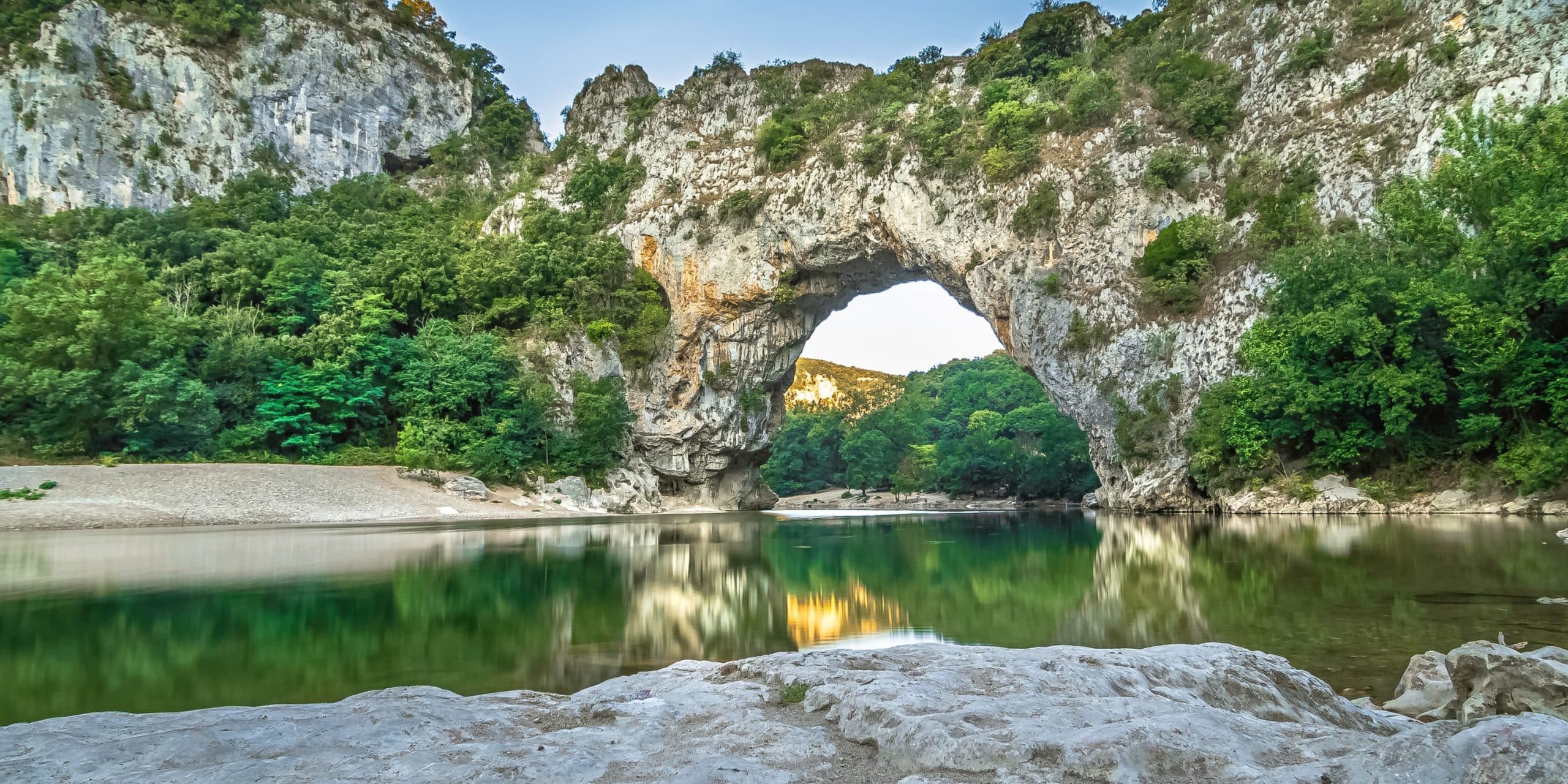 Ardèche en camping au bord de l’eau